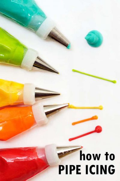 Cookie decorating essential tip: How to hold a decorating bag and how to pipe icing or frosting on your cookies or cupcakes. #cookiedecorating