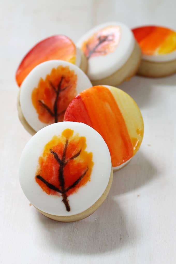 Painted fall cookies: How to paint on cookies in Fall colors and a roundup of 18 edible leaves, fun food ideas for fall and Autumn parties.